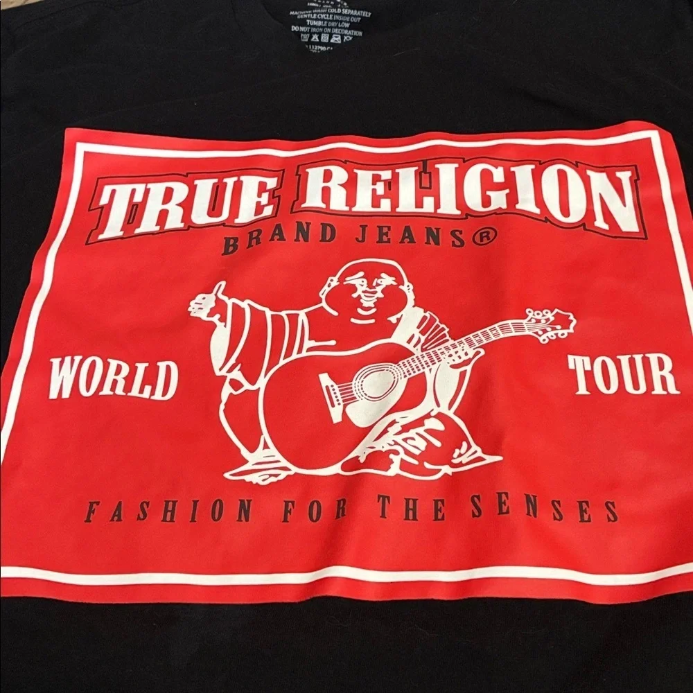 True Religion Men’s Graphic T-shirt Black red Short sleeves Size L NWOT